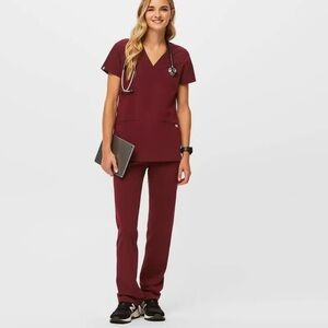 Figs Kade scrub pants in burgundy